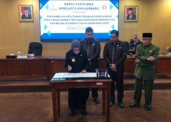 Terakhir! Paripurna DPRD Banjarbaru Periode 2019- 2024 Sahkan Raperda APBD T. A 2025
