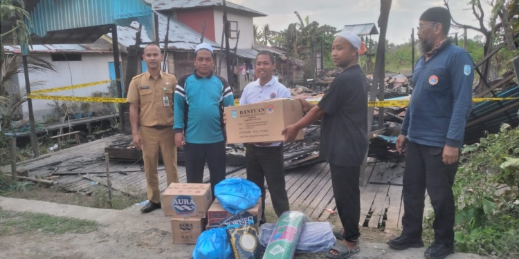 BPBD Kabupaten Banjar Serahkan Bantuan Kepada Korban Kebakaran