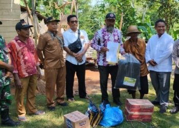 Pemerintah Kabupaten Banjar Serahkan Bantuan Untuk Warga Korban Angin Kencang