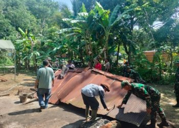 Koramil Simpang Empat Kerjasama Dengan CV CCP Cintapuri Darussalam Bongkar Rumah Warga Tak Layak Huni