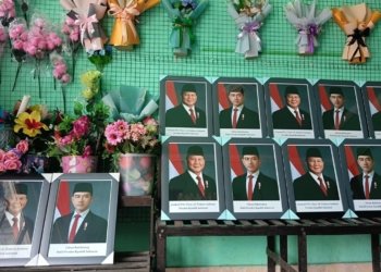Bawa Berkah, Pedagang Figura Kebanjiran Orderan Foto Prabowo-Gibran