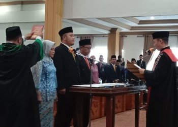 Pengucapan Sumpah/Janji Pimpinan DPRD Defenitif