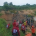 PMI Kabupaten Banjar Bersama Relawan Gabungan Masin Melakukan Pencarian Korban Tertimbun Tanah