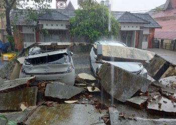 Hujan Deras Disertai Angin Kencang, Pagar Beton di Bapelkes Kalsel Rubuh