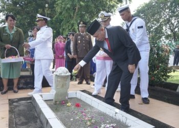 Pjs Bupati Kabupaten Asahan Melakukan Upacara Ziarah Nasional dalam Rangka HUT Ke 79 TNI