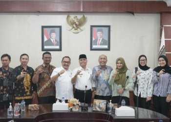 Pjs. Bupati Asahan melakukan Rapat dengan Komisi Informasi Sumut