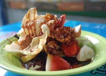 Rujak Buah Legend Esah, Sudah Ada Sejak Tahun 60an