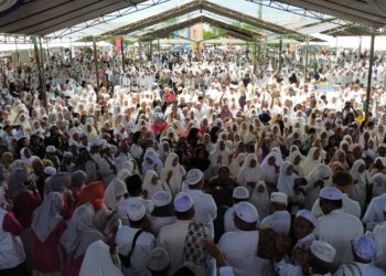 Diguyur Hujan Deras, Ribuan Massa Tetap Antusias Ikuti Doa Bersama, Kampanye H Fani – Taufan