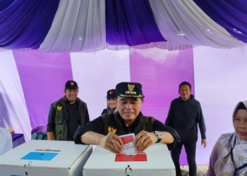 Bupati Zairullah Azhar Berikan Hak Pilihnya di TPS 10, Ini Pesannya Kepada Pemimpin yang Akan Datang