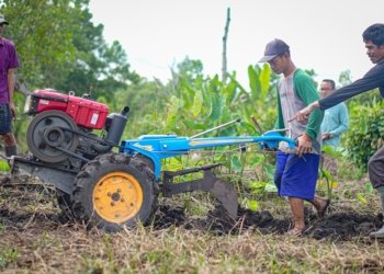 Efesien & Efektif, Petani LA Banjarbaru Beralih Gunakan Traktor