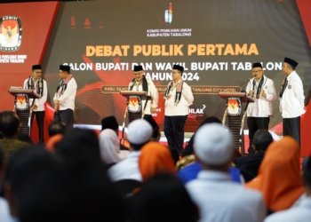 Haji Fani dan Habib Taufan ketika debat publik (06/11) di Aston Hotel Tanjung menyampaikan peluang peningkatan ekonomi dari pengembangan pertanian masih sangat besar.(ist/dzr)