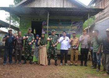 Danrem 101/Antasari Didampingi Dandim 1006/Banjar Tinjau Rehab Rumah Warga Desa Mandikapau Timur
