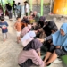 Desa Gunung Meranti Gelar Tradisi Cuci Kaki Ibu