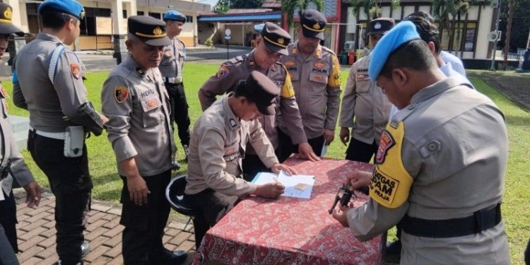 Polres Bitung Periksa Senpi Anggota