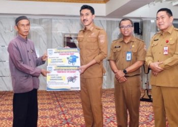 Pemerintah Kabupaten Banjar Serahkan Alsintan Kepada Petani