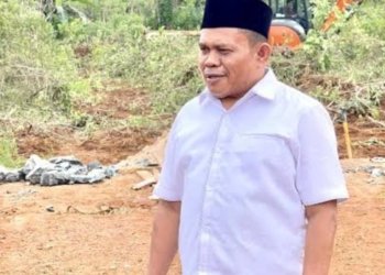 Wakil Pimpinan DPRD Tanbu, H Hasunuddin Pantau Langsung Pengaspalan Jalan