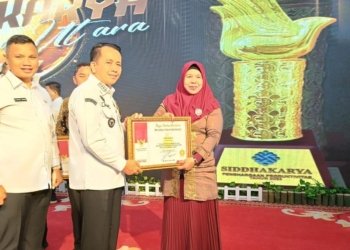 Bupati Asahan Terima Anugerah Siddhakarya dan Lencana Pembina Produktivitas Tahun 2024