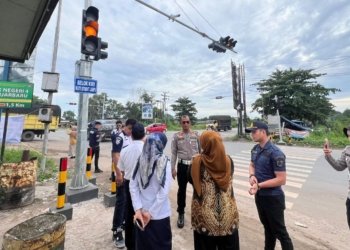 Dishub Kalsel Pasang APILL di Simpang LIK Liang Anggang
