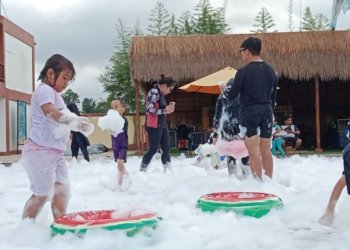 Libur Nataru, Mandi Busa di Palam Mini Waterpark Menjadi Favorit Para Pengunjung