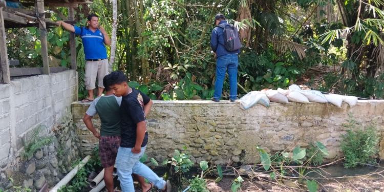 Dugaan Korupsi Dana Desa, Inspektorat Tapteng Periksa Proyek Pembangunan Tembok Penahan Aliran Sungai