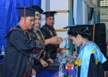 28 Mahasiswa STPK Matauli Angkatan III di Wisuda