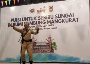 Ronny Lattar Gemparkan Wetland Square, Juara Puisi dengan Jaket Berlumur Darah