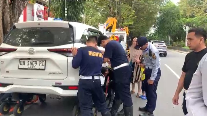 Parkir Sembarangan di Jalan Pangeran Suriansyah, Dishub Banjarbaru Derek 6 Mobil