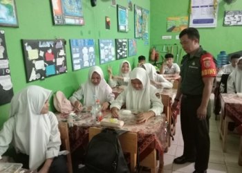 847 Siswa SMPN 1 Martapura Nikmati Program Makan Bergizi Gratis, Semangat Belajar Meningkat!