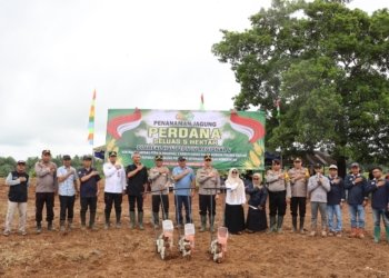 Kapolres Banjar Hadiri Penanaman Perdana Jagung di PTPN IV Danau Salak, Dorong Ketahanan Pangan dan Kesejahteraan Petani
