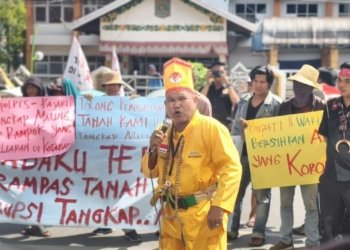 AKGUS Sindir Tajam Aksi Demo Depan Kantor DPRD Kotabaru