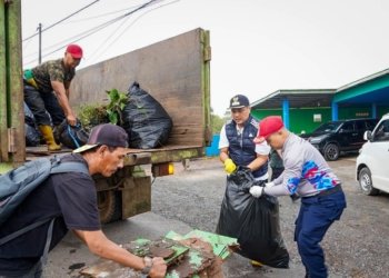 Walikota Aditya Kerja Bakti di Lokasi Terdampak Banjir