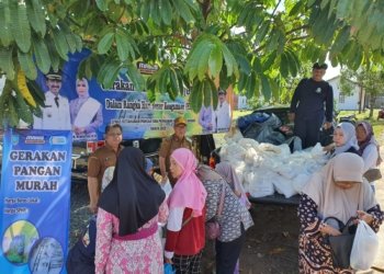 Warga Serbu Beras Murah di Martapura, Ludes dalam Sekejap