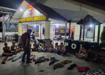 Perang Sarung! Belasan Remaja Diamankan ke Mapolsek Liang Anggang