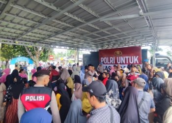 Ratusan Warga Serbu Bazar Pasar Murah Polres Tanah Bumbu, Sembako Ludes dalam Hitungan Jam