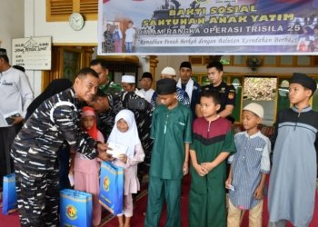 KRI Bontang-907 dan Lanal Sibolga Santuni 30 Anak Yatim, Hadirkan Kebahagiaan di Bulan Ramadhan