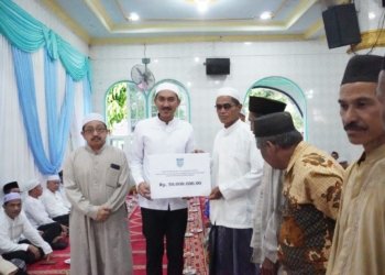 Safari Ramadan ke-13 di Lok Gabang, Bupati Banjar Serahkan Bantuan dan Ajak Jaga Ketentraman