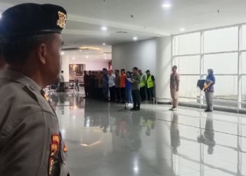 Perkuat Sinergi, Polsek Liang Anggang Bantu Pengamanan di Bandara Syamsuddin Noor