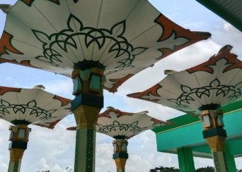 Bukan di Madinah, Payung Raksasa Ini Ada di Banjarbaru
