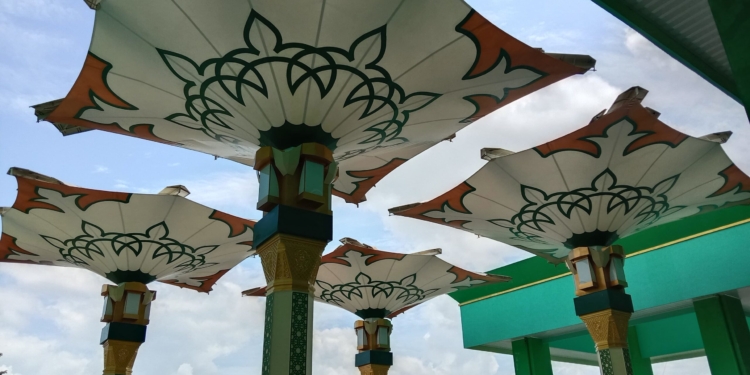 Bukan di Madinah, Payung Raksasa Ini Ada di Banjarbaru