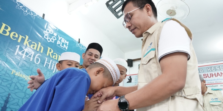 PLN UID Kalselteng Berbagi Berkah Ramadan, Santuni Anak Panti Asuhan di Palangka Raya