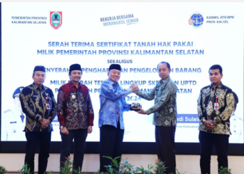 Gubernur Kalsel Serahkan 241 Sertifikat Tanah dan Penghargaan Pengelolaan Aset Terbaik