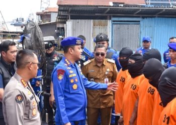 Polda Kalsel Tangkap 4 Kapal Pengguna Alat Tangkap Ikan Ilegal di Perairan Asam-Asam