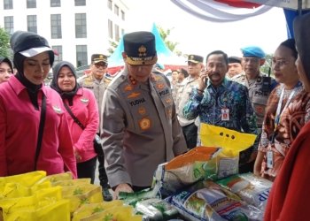 Polda Kalsel Gelar Pasar Murah dan Bagikan Sayur Hingga Ikan Gratis