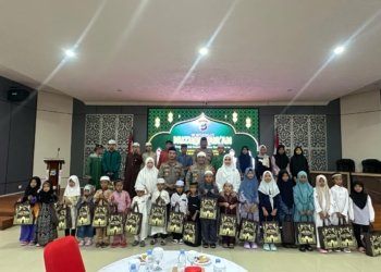 Kapolres Kotabaru dan Ketua Cabang Bhayangkari Buka Puasa Bersama Anak Yatim Piatu