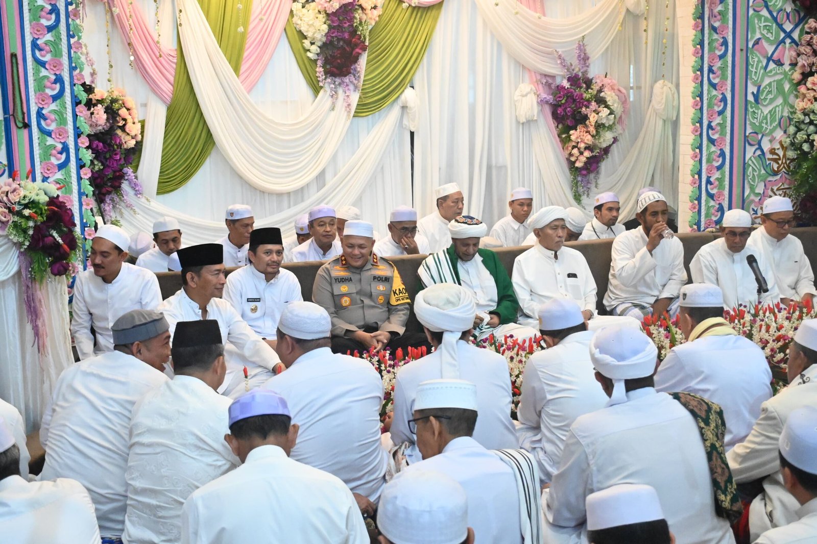 Kapolda Kalsel Pimpin Langsung Pengamanan Haul Akbar Datu Kalampayan ke-219, Ribuan Jamaah Padati Mesjid Tuhfaturroghibin
