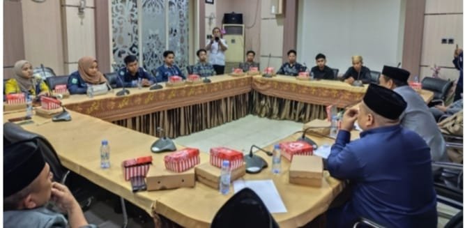 Aspirasi Anak Muda Menggema di DPRD Tanah Bumbu: Mahasiswa Desak Pembangunan Asrama