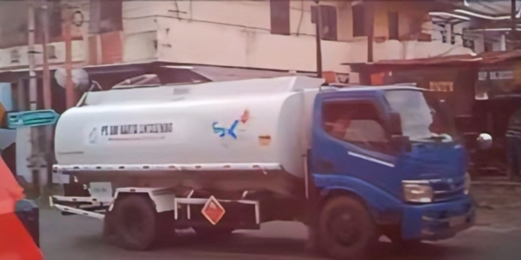 Skandal Truk Tangki “Hantu” di Bitung: Barang Bukti BBM Bersubsidi Diduga “Raib” dari Polda, Muncul Kembali di Lapangan!