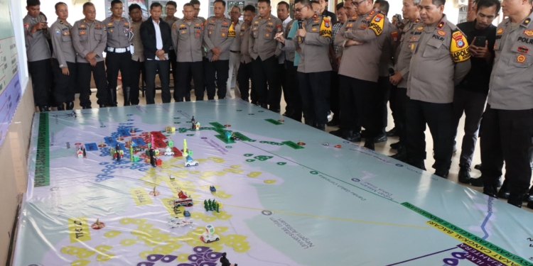 Siap Pengamanan PSU, Polres Banjarbaru Gelar Tactical Game Floor