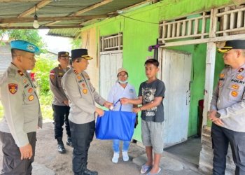 Kapolres Bitung Tersentuh Dengan Kisah Bocah Pejuang, Beri Bantuan di Tengah Aksi Bakti Sosial Paskah