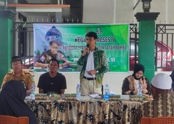 Reses Meriah di Mekarsari, Andi Asdar Serap Aspirasi dan Bagikan Telur Ayam ke Warga